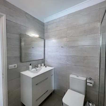 Апартаменти Floor Ocean Views Lanzamar - Renovated Gem With A Sunny, Private Terrace & Elevator & Pool -