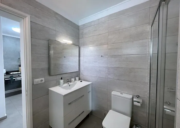 公寓 Floor Ocean Views Lanzamar - Renovated Gem With A Sunny, Private Terrace & Elevator & Pool -