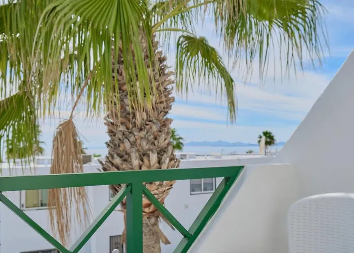 Floor Ocean Views Lanzamar - Renovated Gem With A Sunny, Private Terrace & Elevator & Pool - Puerto del Carmen (Lanzarote)